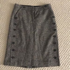 Trendy pencil skirt with frontside buttons!
